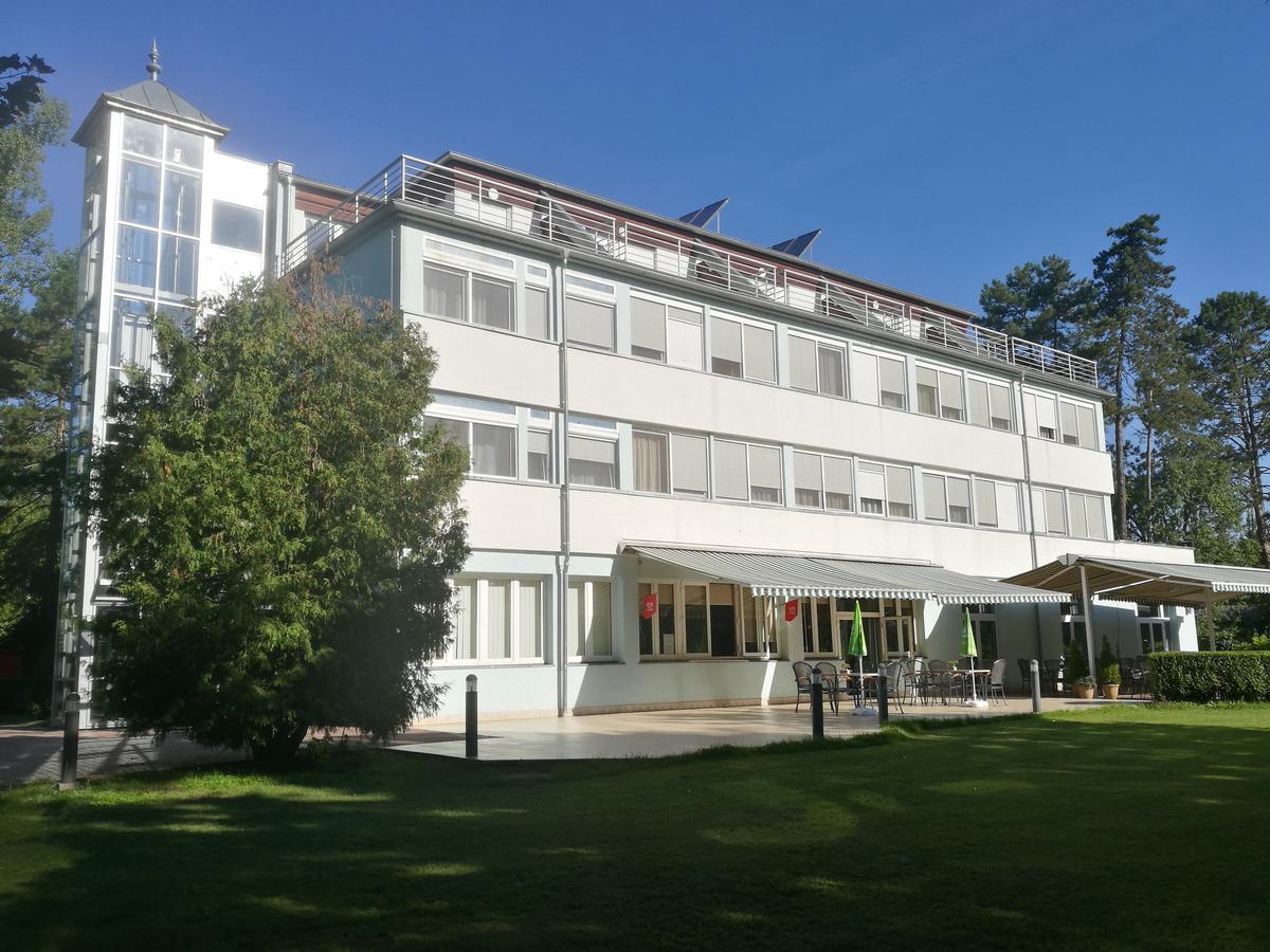 Otp Hotel Boedapest Buitenkant foto