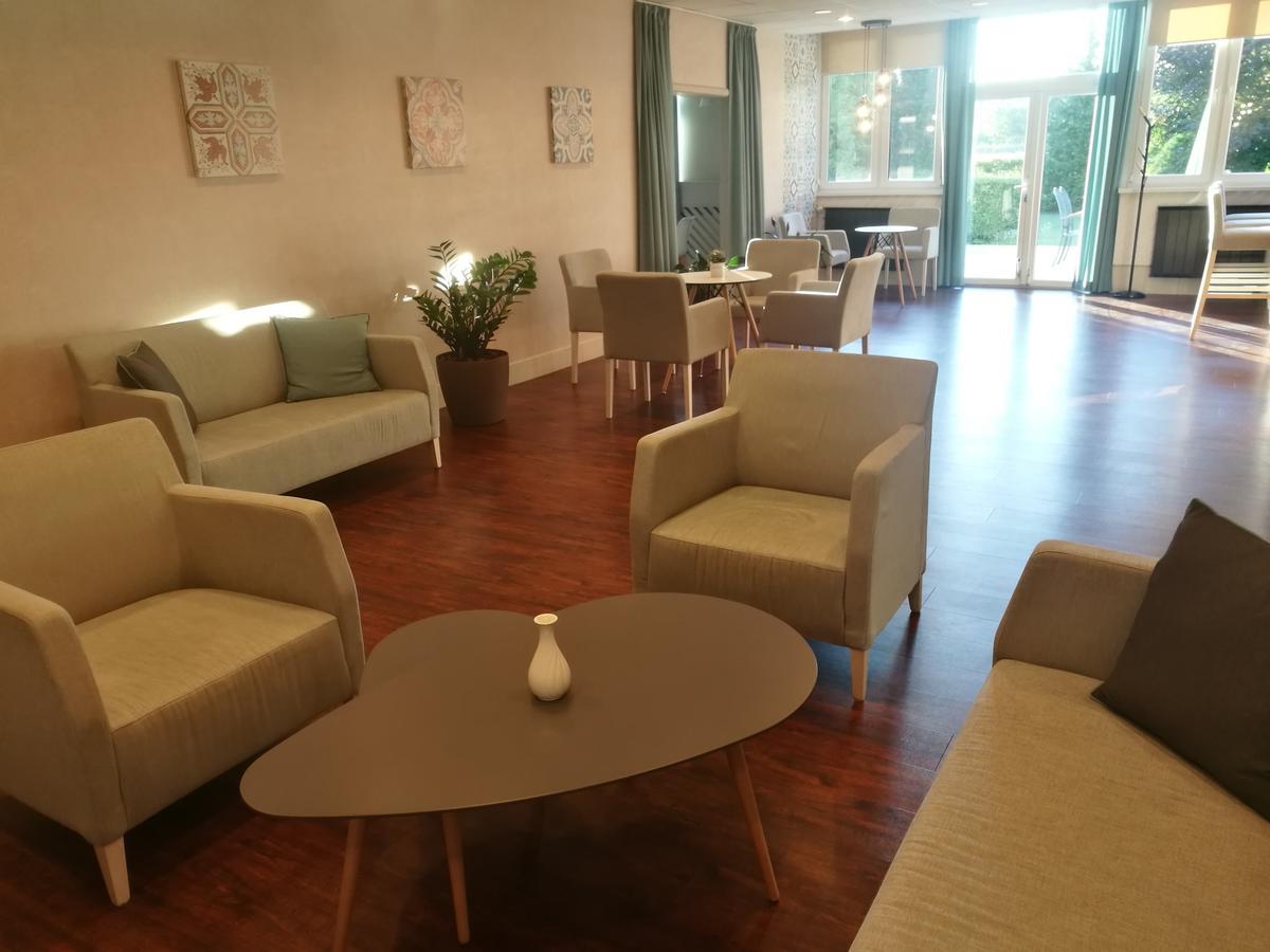 Otp Hotel Boedapest Buitenkant foto