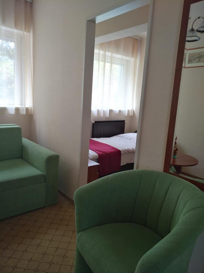 Otp Hotel Boedapest Buitenkant foto