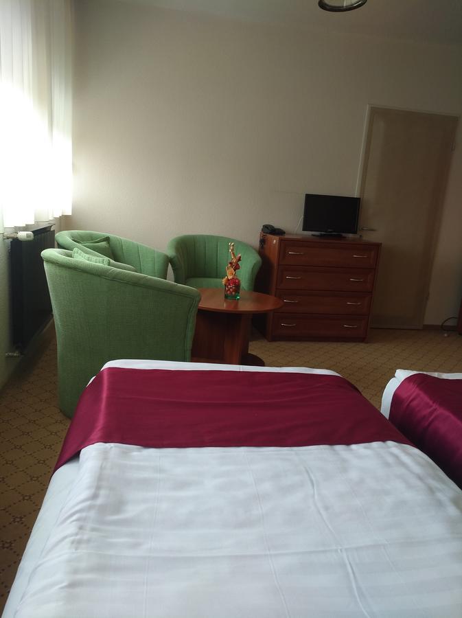 Otp Hotel Boedapest Buitenkant foto