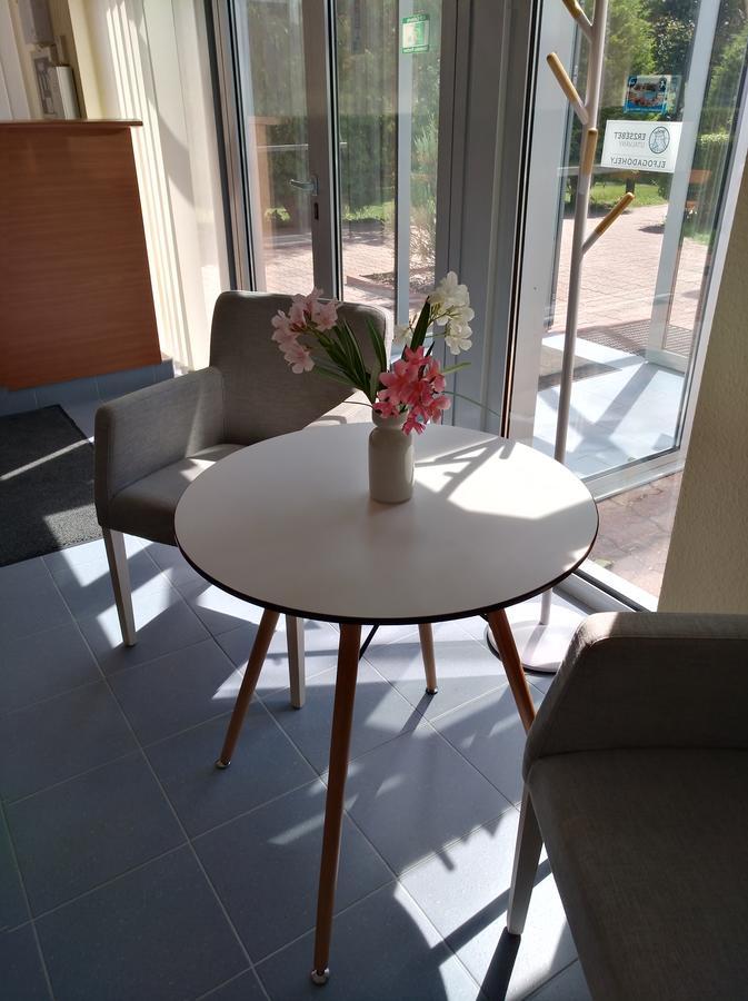 Otp Hotel Boedapest Buitenkant foto