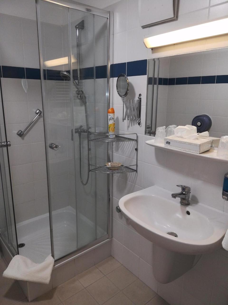 Otp Hotel Boedapest Buitenkant foto